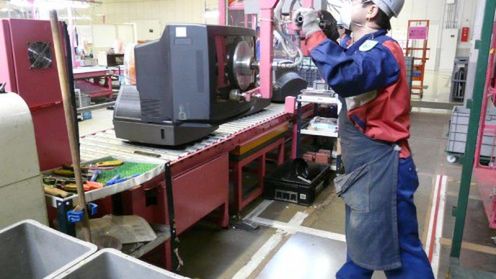 Panasonic rozbiera stare CRT laserem 1