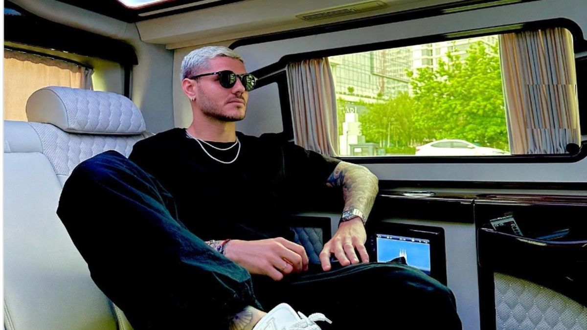 Mauro Icardi w luksusowym samochodzie