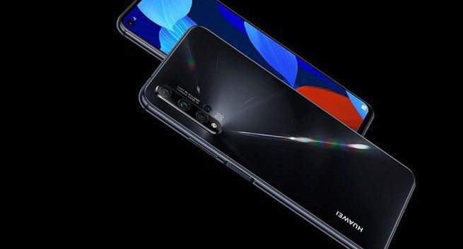Huawei wprowadza smartfon nova 5T. Poczwórny aparat fotograficzny i ekran 6,2 cala w cenie 1999 złotych