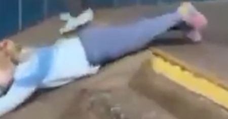 Dzieci nie znają takiego słowa jak "wojna". Wideo wyciska łzy z oczu
