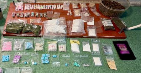 Słupsk: Poszukiwany 24-latek wpadł z narkotykami w mieszkaniu