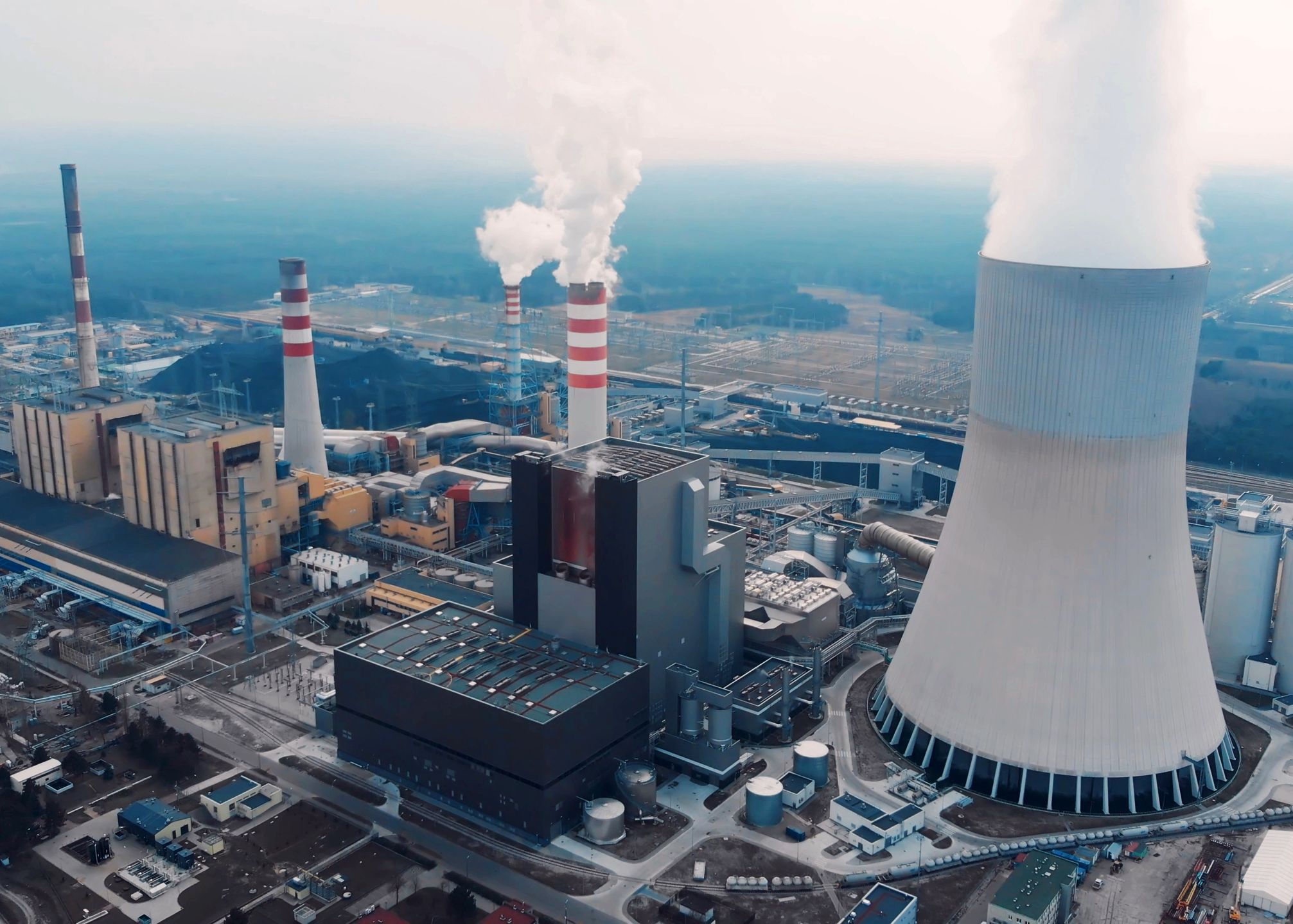 Prąd drożeje, elektrownie w remoncie, węgla brakuje - alarmuje "Rz" 