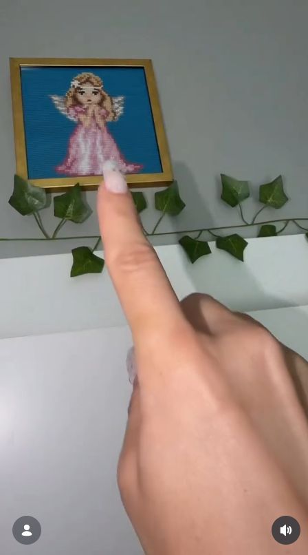 Marianna Schreiber pokazuje dewocjonalia