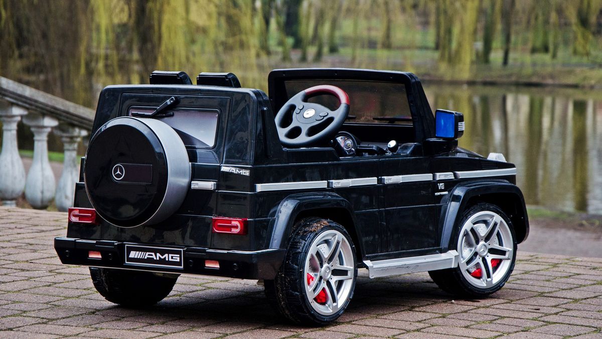 Autka na akumulator to bardzo popularne zabawki. Nie są przesadnie drogie, a cieszą.