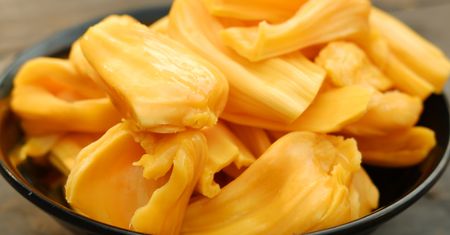 Weganie przyrządzają z niego swoje "niemięso". Czy popularny na zachodzie jackfruit jest zdrowy?