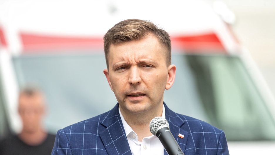 Schreiber broni Kaczyńskiego. "10 lat temu cena benzyny była wyższa" 