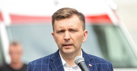 Schreiber broni Kaczyńskiego. "10 lat temu cena benzyny była wyższa"