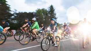 Rzeszów: Nocna Parada w strugach deszczu. Wystartował BIKE Festival