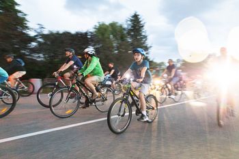 Rzeszów: Nocna Parada w strugach deszczu. Wystartował BIKE Festival