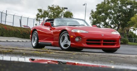 Lee Iacocca miał pierwszego Vipera. Auto zostało właśnie sprzedane za ponad 1 mln zł