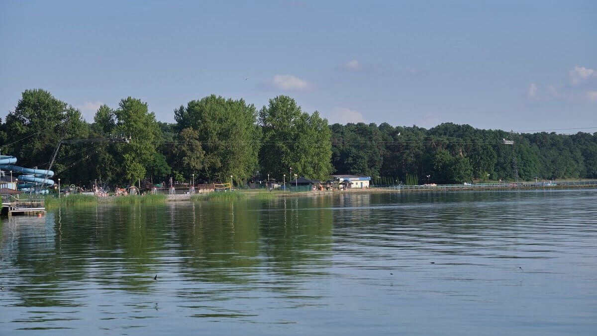 Plaża nad Zalewem Zemborzyckim