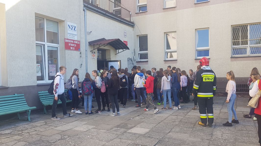 Ewakuowano uczniów z kieleckiej podstawówki. Uczeń rozpylił gaz pieprzowy