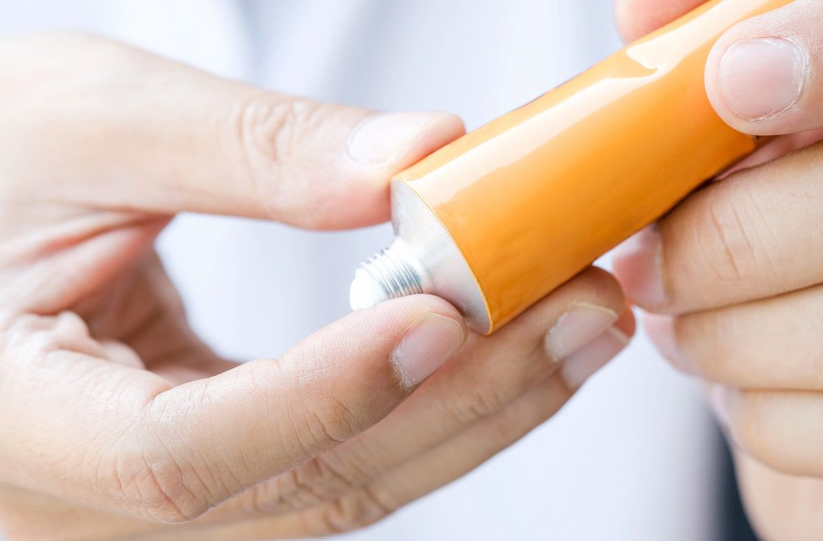 Dlaczego warto mieć maść arnikową pod ręką?