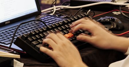 Trwa wojna w cyberprzestrzeni. Hakerzy zaatakowali ponad 6 tys. rosyjskich stron