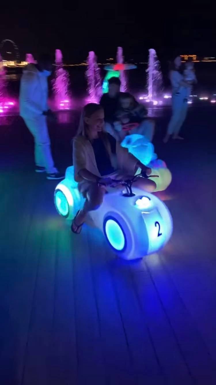 Sara Boruc i Artur Boruc z Noah i córkami na wakacjach w Dubaju