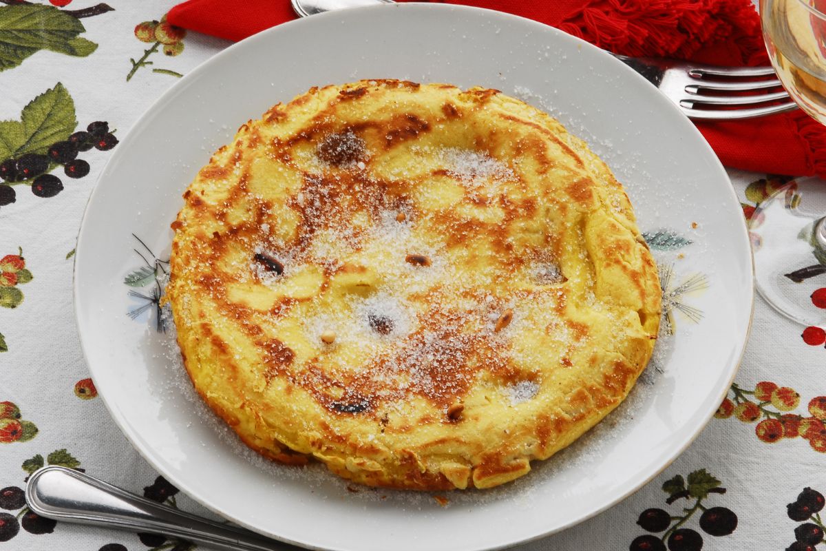 Puszysty omlet z jabłkami