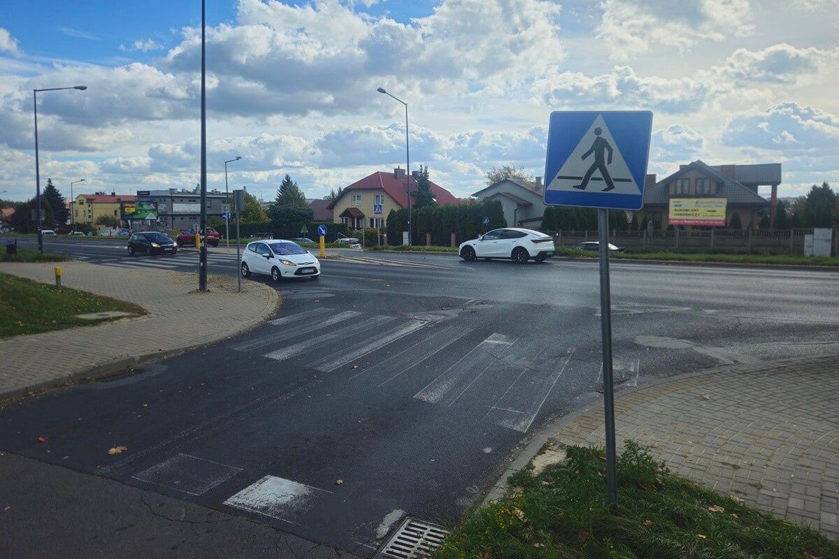 Koniec stania w nieskończoność przy Stokrotce. Drogowcy postawią światła i kamery | ZDJĘCIA