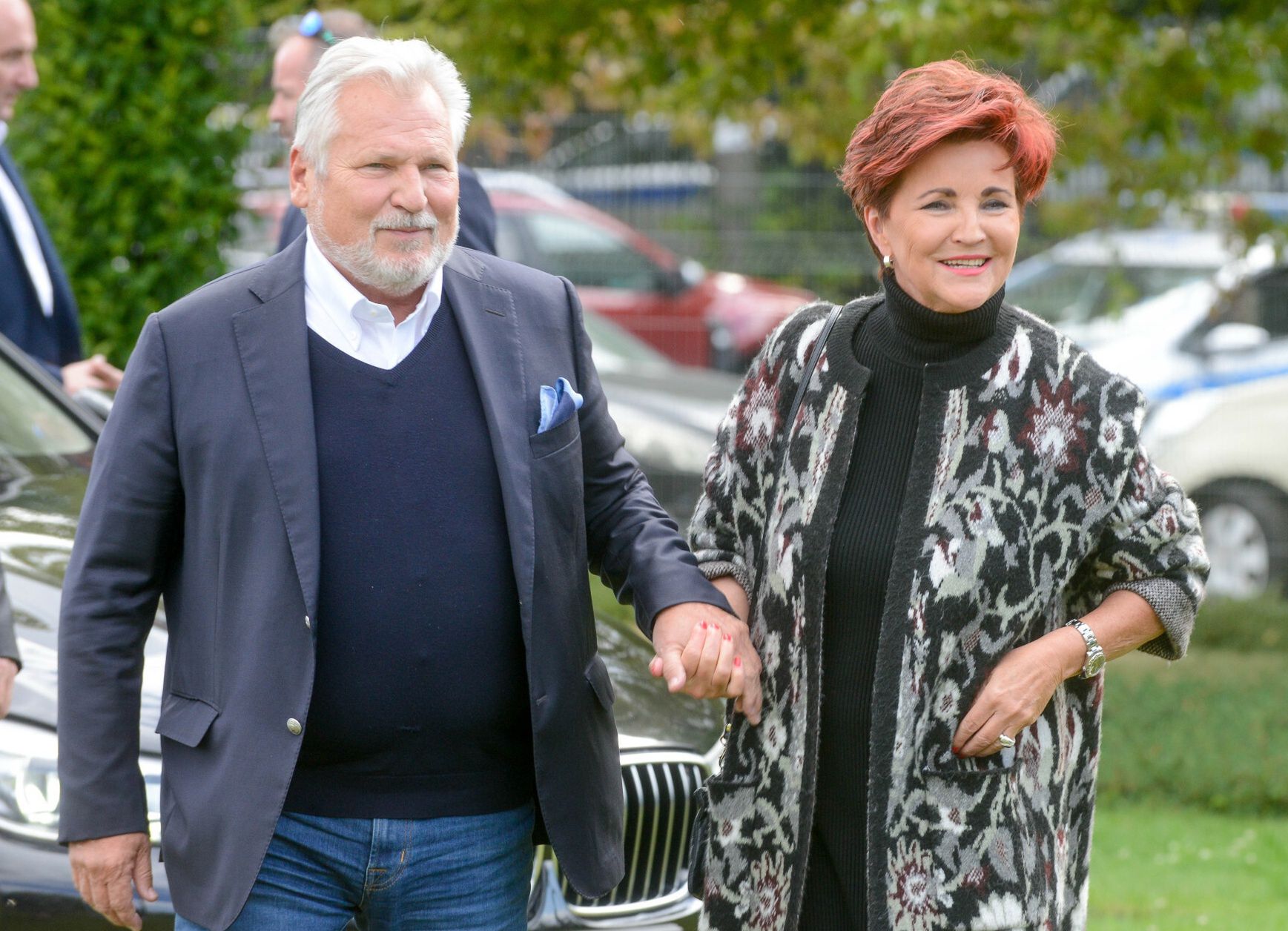 Jolanta i Aleksander Kwaśniewscy, również Marta Nawrocka ofiarami oszustów. Prawnik mówi o skandalu