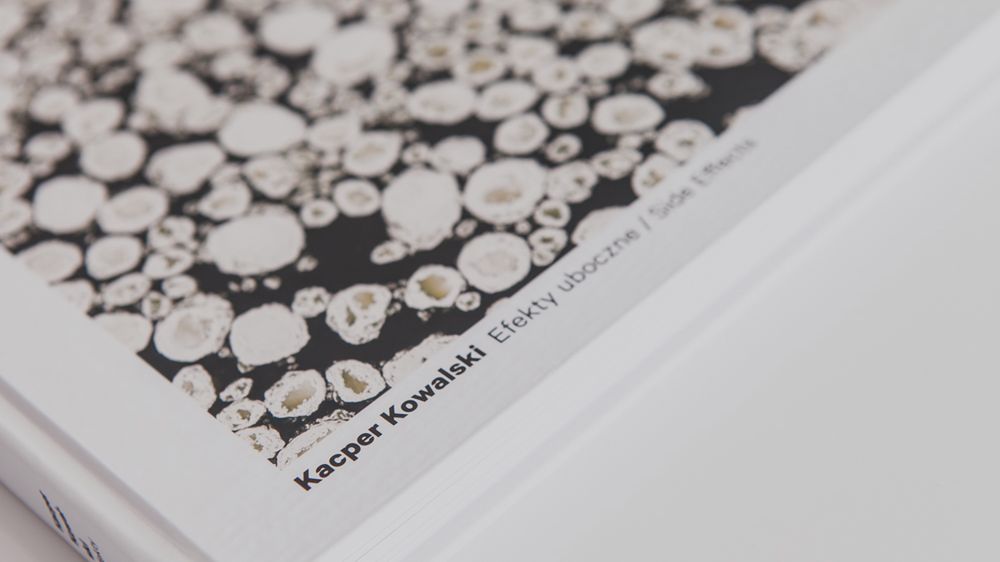 „Efekty uboczne” obecności człowieka w naturze w pięknym albumie Kacpra Kowalskiego 1