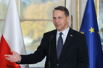 Sikorski chwali Trumpa. "Treść i styl negocjacyjny odniosły sukces"