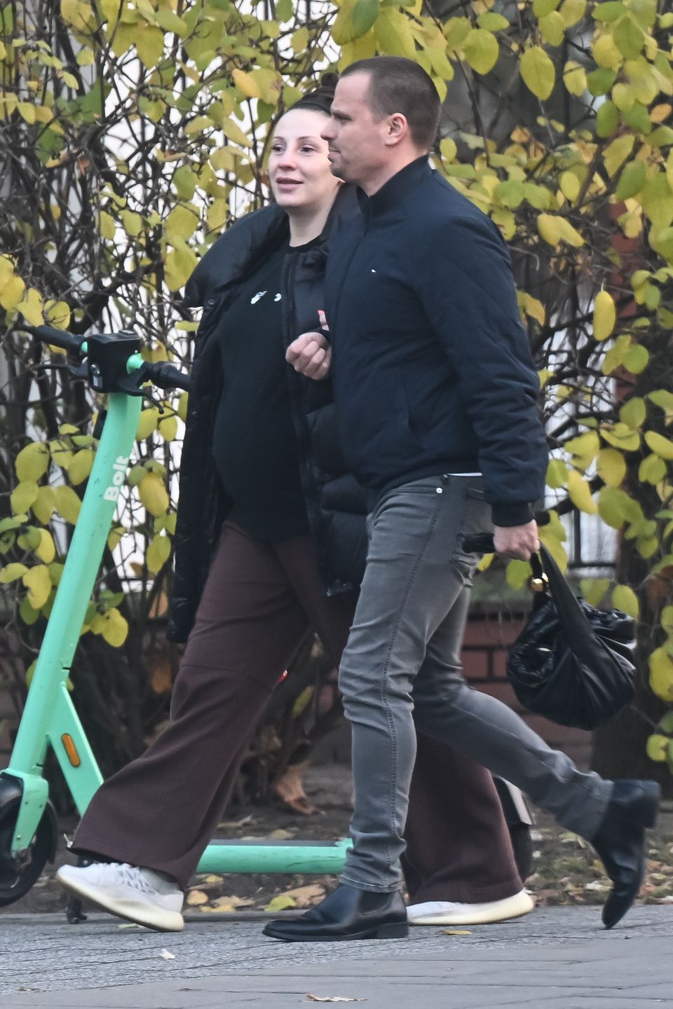 Marcin Hakiel maszeruje z Dominiką do szpitala na kardiotokograf