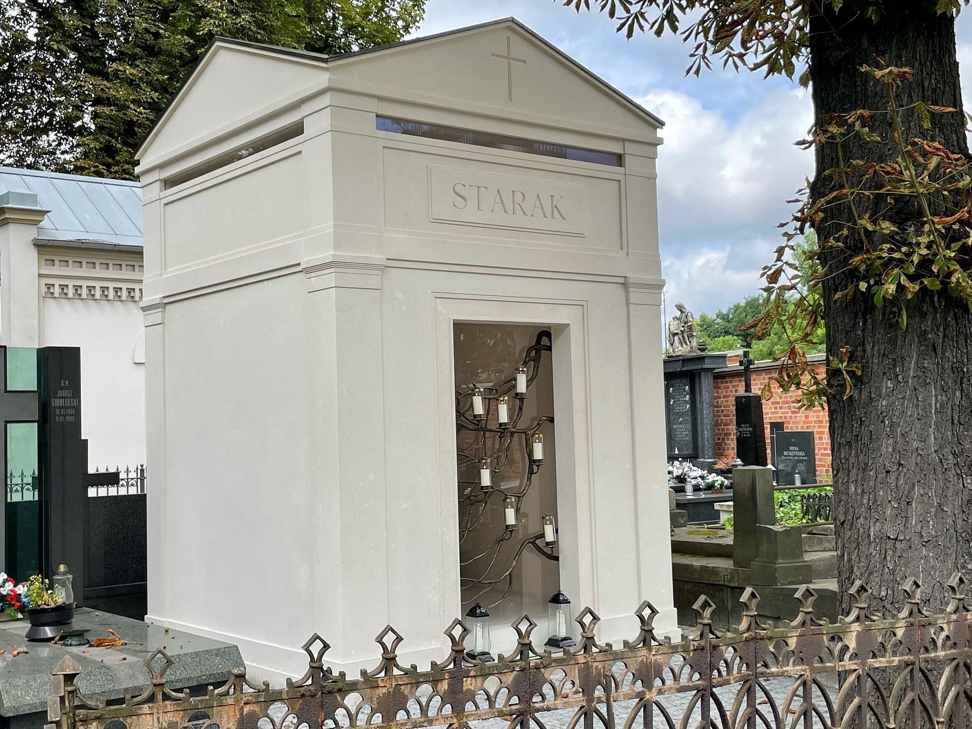 Grób Woźniaka-Staraka