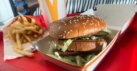 "Mała rewolucja" w McDonald's. Sieć zamierza ulepszyć burgery