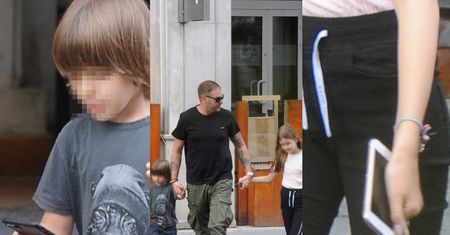 "Smart family", czyli Tomasz Karolak z dwójką dzieci dzierżących w rękach smartfony (ZDJĘCIA)