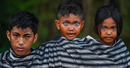 Niebieskookie plemię z Indonezji. Portrety tych osób zapadają w pamięć