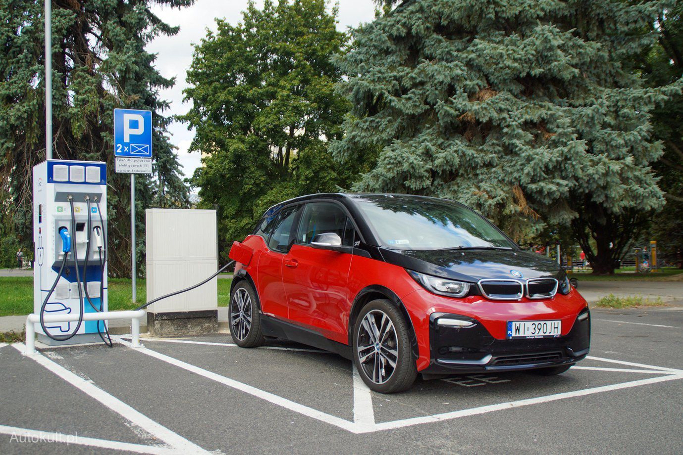 BMW i3 - jeden z pierwszych elektryków, którego teraz można wynająć na minuty