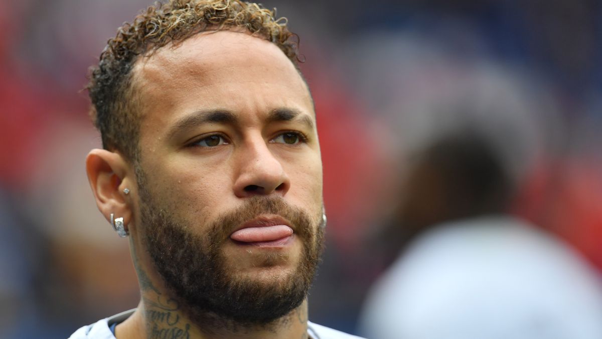 PARIS, FRANCE - FEBRUARY 19: Neymar JR  of PSG iduring the Ligue 1 match between Paris Saint-Germain (PSG) and Lille OSC (LOSC) at Parc des Princes stadium on February 19, 2023 in Paris, France (Photo by Christian Liewig - Corbis/Corbis via Getty Images)