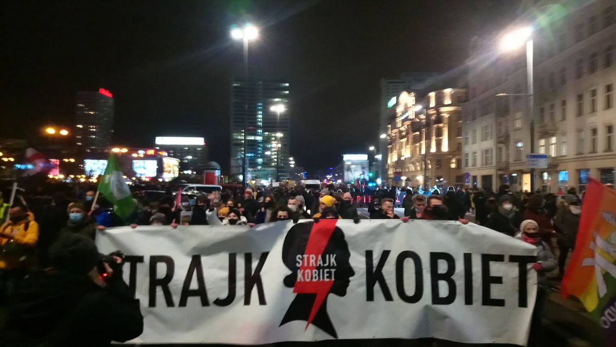 Na ulice Warszawy wyszły setki osób