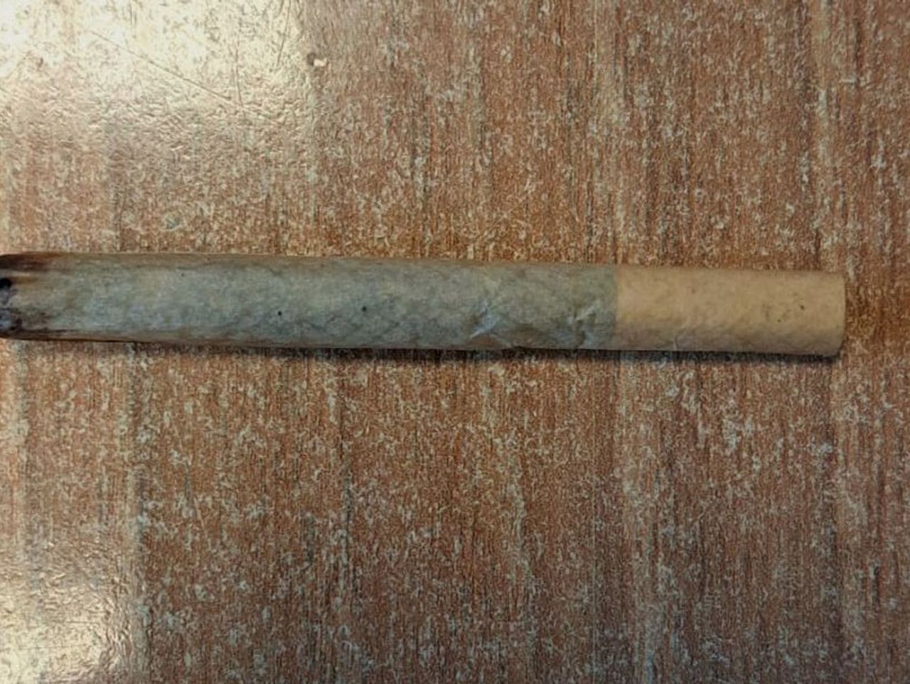 Człuchów: Na widok policjantów wypluł skręta na chodnik. Potem tłumaczył, że znalazł go pod sklepem