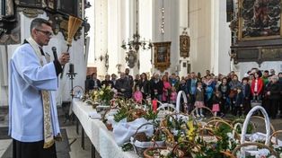 Dawne zwyczaje wielkanocne w Małopolsce zanikają. Dlaczego rozbijano garnki i wieszano śledzie na drzewach?