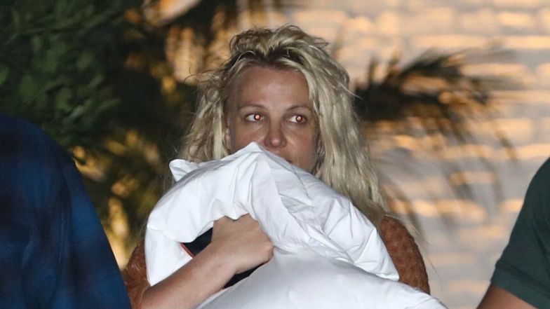 Britney Spears leaves the hotel after a night-time scandal