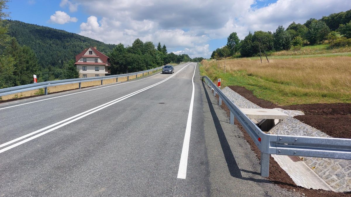 Droga świeżo po remoncie