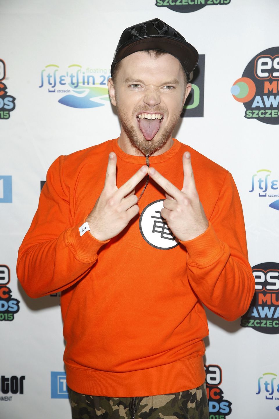 bródka, czapka z daszkiem, ESKA Music Awards 2015, portret, mina, gest