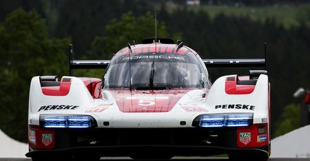 Porsche najszybsze po dyskwalifikacji Ferrari. Kubica w połowie stawki