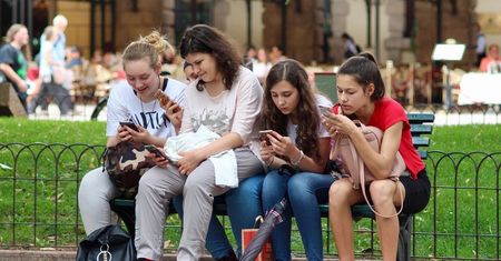 "Młodzieżowe słowo roku". W Polsce "śpiulkolot", a w Niemczech?