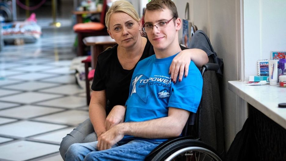 Posłanka Iwona Hartwich z Torunia (KO), mama niepełnosprawnego Jakuba i aktywna działaczka na rzecz poprawy sytuacji osób niepełnosprawnych i ich opiekunów, wystosowała list otwarty do władz wszystkich gmin turystycznych w Polsce. Chodzi o dostępność infrastruktury dla niepełnosprawnych. &#34;Dostęp do plaży to nie łaska&#34;...