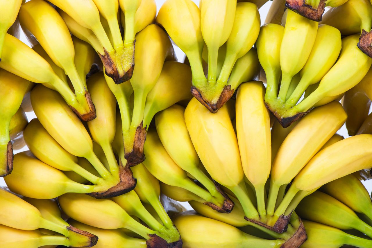 Super trik z bananem i igłą. Zaimponujesz znajomym