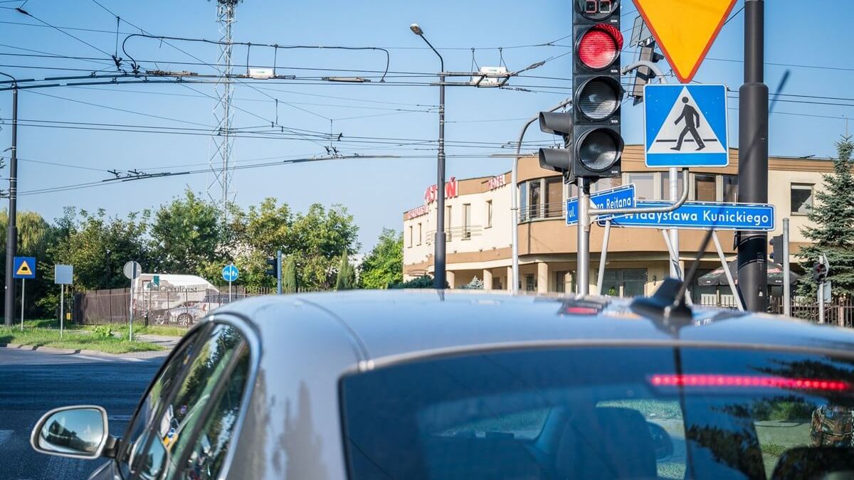 Sekundnik na skrzyżowaniu ulic Kunickiego, Zemborzycka i Rejtana