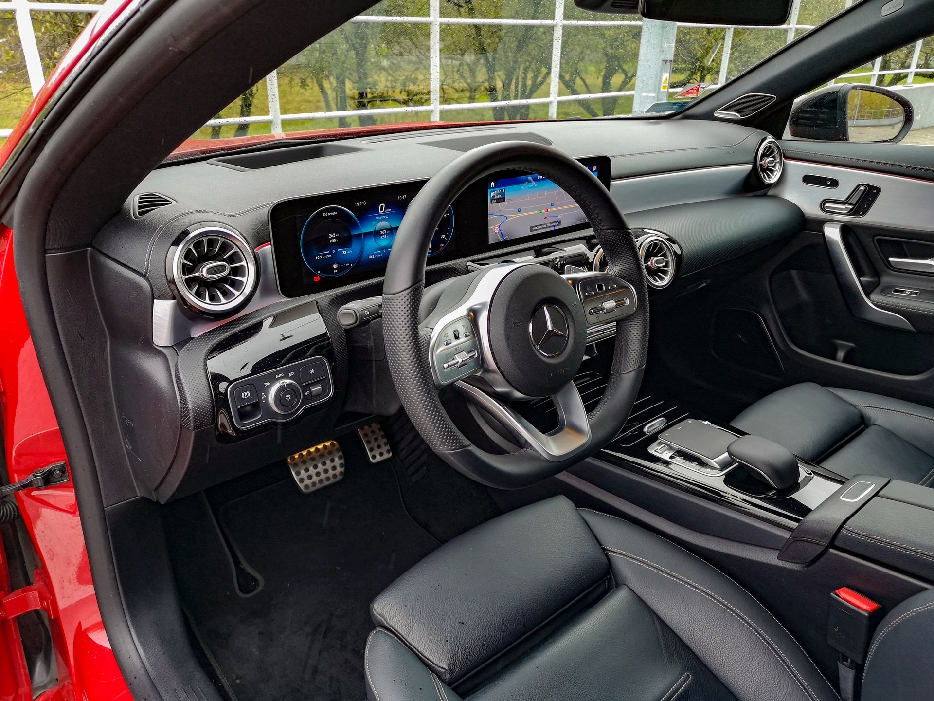 Mercedes CLA: System MBUX, wirtualny kokpit i audio Burmester 41