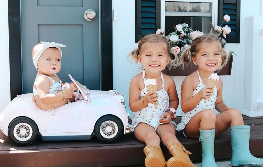 Bliźniaczki budzą zachwyt internautów.