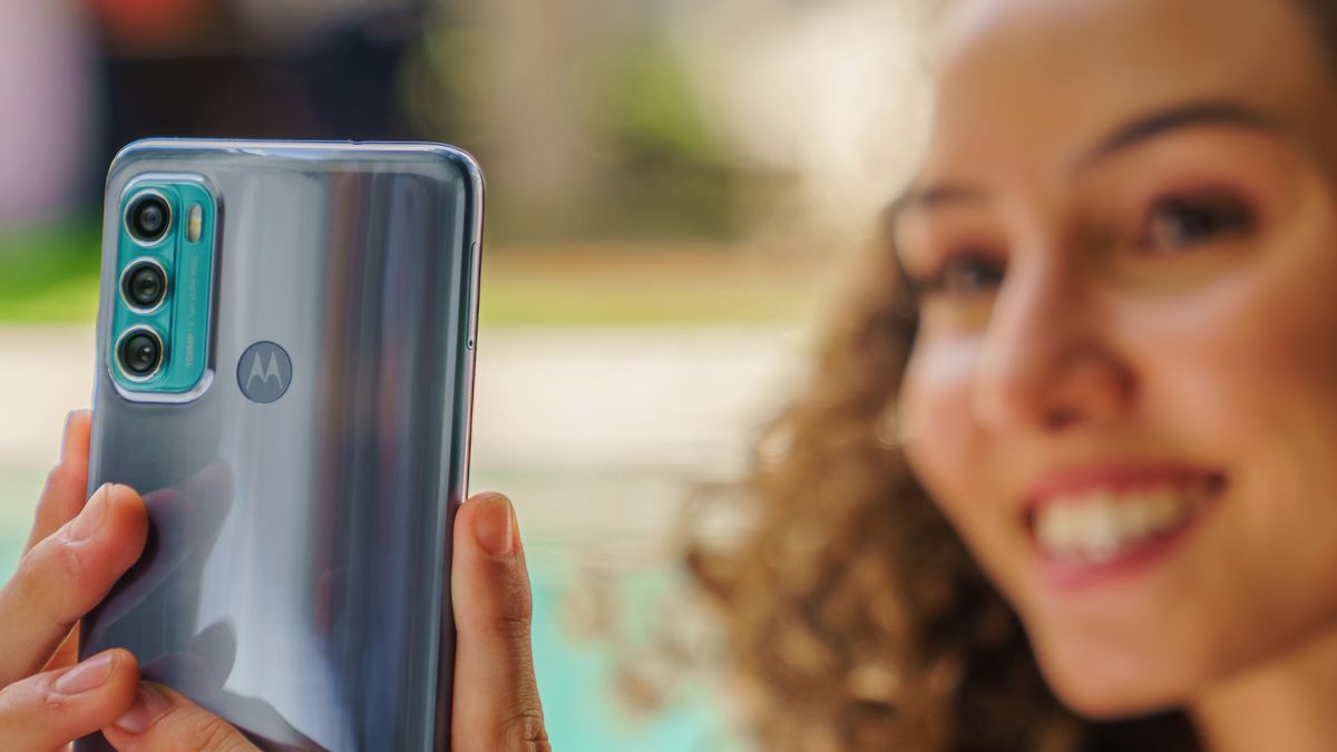 108 Mpix za mniej niż 1500 zł. Motorola Moto G60 wreszcie w Polsce 1