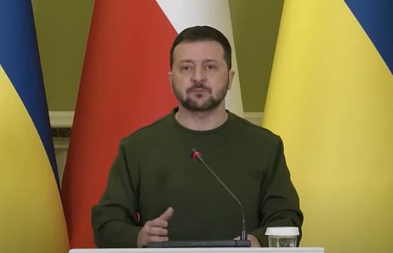 11 razy mniej materiałów w mediach o wojnie w Ukrainie. „Po newsach czas na pogłębianie tematów”