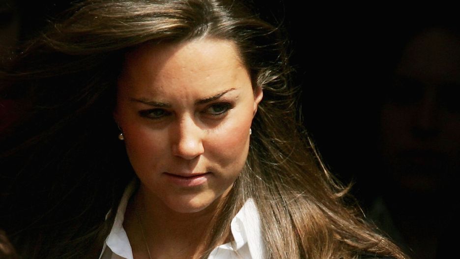 Prince William Graduates From St AndrewsST ANDREWS, UNITED KINGDOM - JUNE 23: Kate Middleton leaves Younger Hall after her graduation ceremony, June 23, 2005 in St Andrews, Scotland.  The Prince, who earnt a 2:1 class Ma in Geography, will lose the special protection set up to prevent the media from trailing him whilst he was in full-time education. William will be conducting his first solo official engagements in New Zealand over the next few months which will include ceremonies marking the anniversary of the end of World War II.  (Photo by Bruno Vincent/Getty Images)Bruno VincentEOS1DMkII-207135 education royalty royals diana 53053338