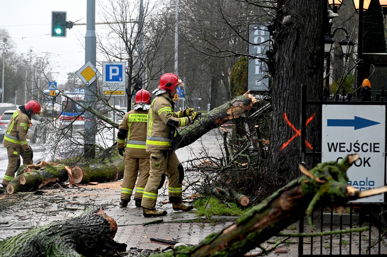 Bilans wichur. Tysiące interwencji, setki zerwanych dachów