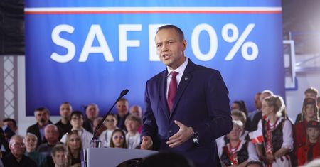 Nawrocki wetuje SAFE. Polacy w sondażu o tym, czego teraz oczekują