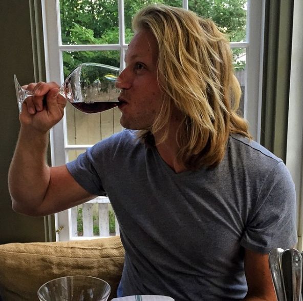 Robert po 9 miesiącach napił się wina